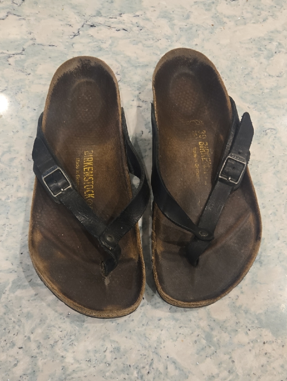Birkenstock Aria Size 39 Black Leather Thong Sandals with Buckle